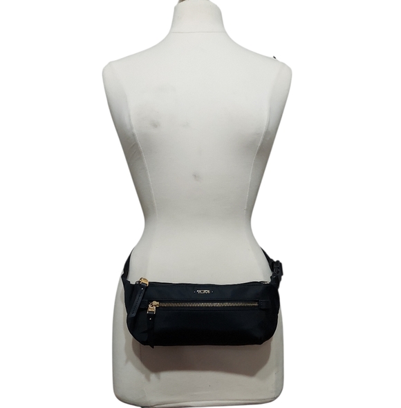 Tumi Meera Slim Waist Pack Great Condition - Picture 8 of 11